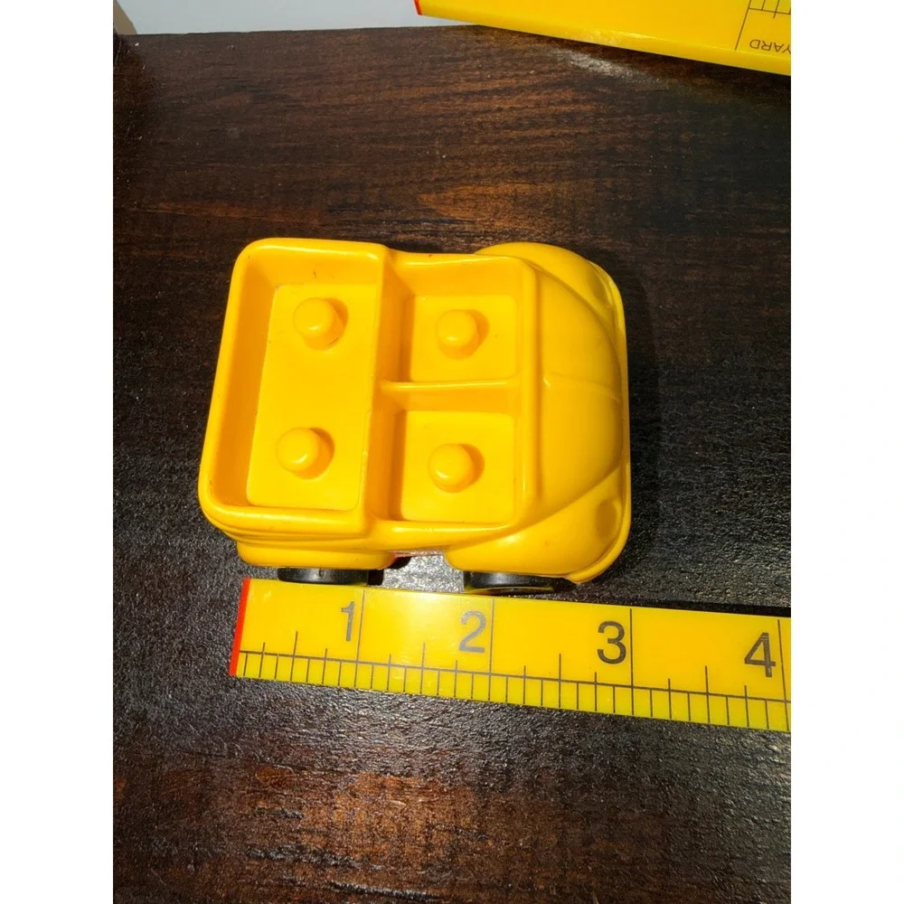 Vintage Kenner Tree Tots Family Car Yellow‎ Plastic Toy Car Red Base Peg Seats